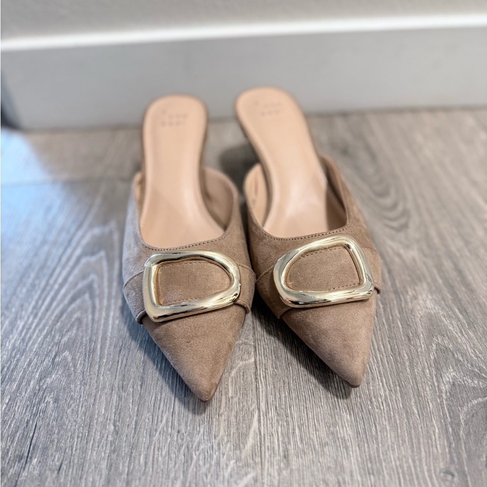 A New Day Women's Brown Pointed Toe Heels with Gold Buckle EUC